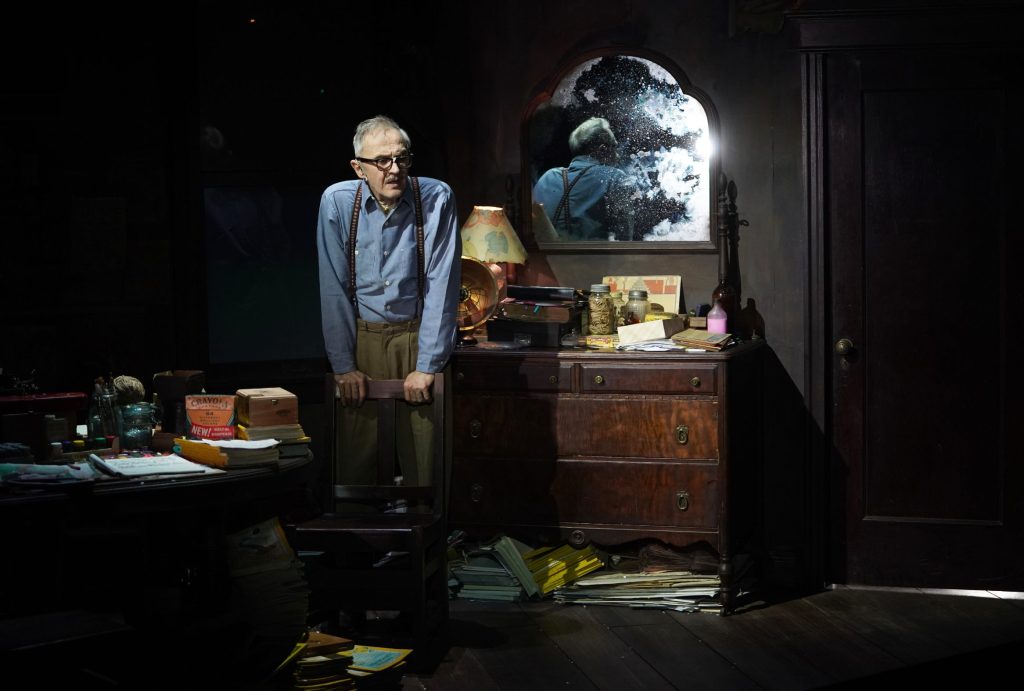 John Kelly in 'Bughouse' (Carol Rosegg)