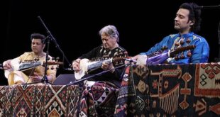 (L-R) Ayaan Ali Bangash, Amjad Ali Khan, Amaan Ali Bangash (Keith Getter)